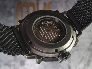 イタリアのメンズ腕時計 SPILLOは裏スケ仕様